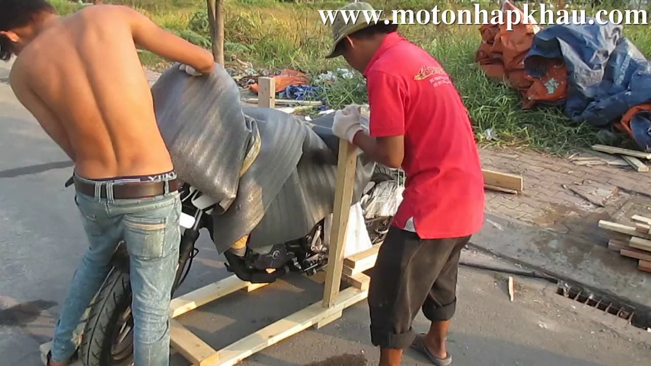 Khui Thùng Bajaj Pulsar 200NS  Nhập Khẩu Nguyên Chiếc