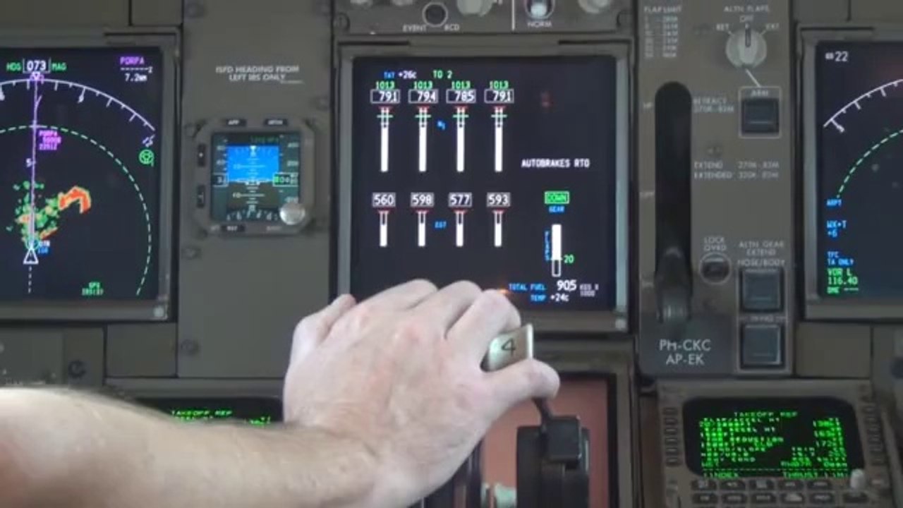 KLM Boeing 747-400F Cockpit - Hong Kong Take-Off at Sunrise(ipad)
