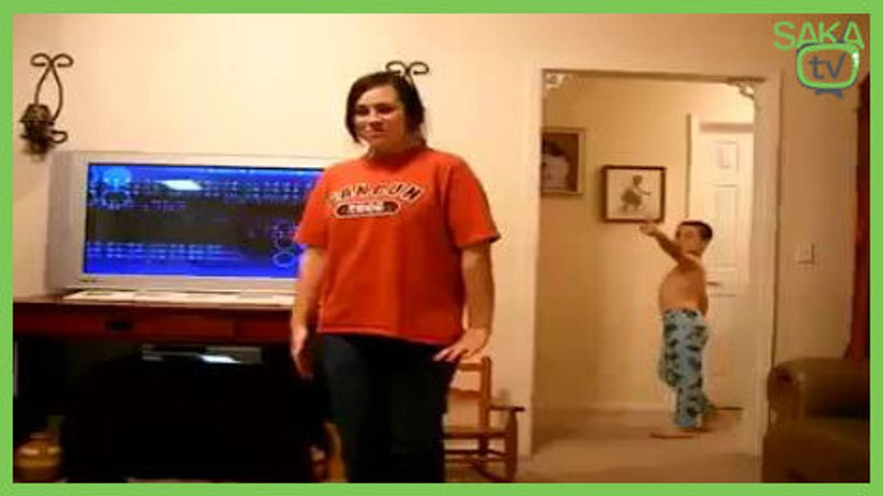 Ablasını Trolleyen Velet