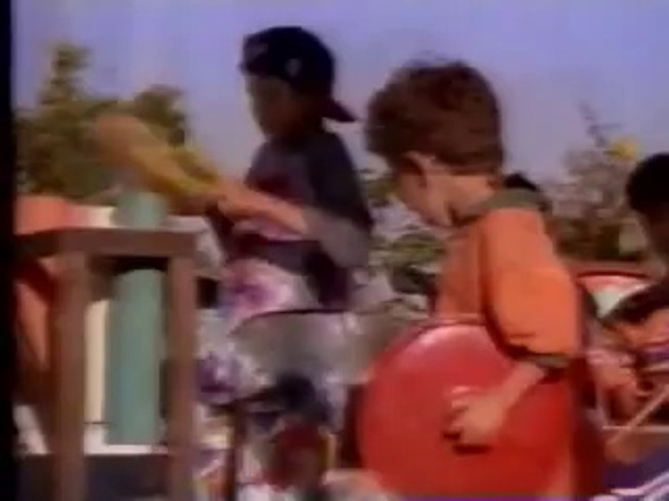 O menino, a favela e as tampas de panela