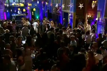 Vitor dança com Amelia