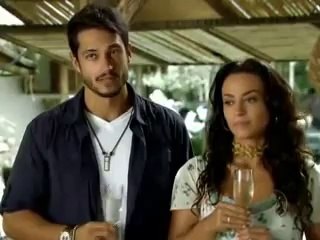 Fred,Janaina,Amelia e Vitor fazem um brinde