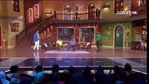 A Guy Making Fun Of Indian Cricketers Actions Infront Of Sehwag Don't Miss It
