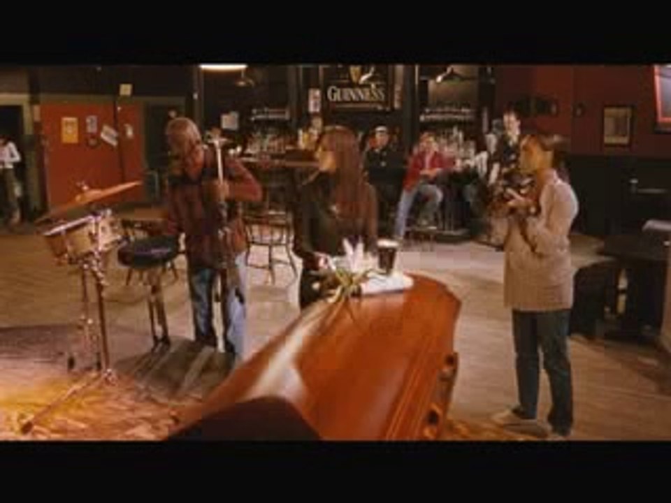 On broadway - Trailer