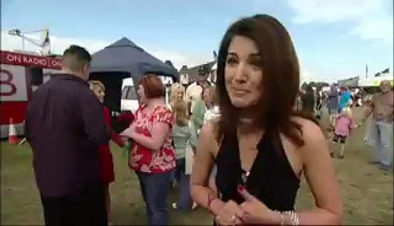 Pakistani Anchor With UK AAJ - Reham Khan dancing