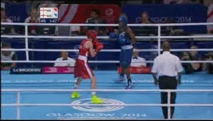 Female Boxer - Nicole Adams beats Michaela Walsh to win historic gold