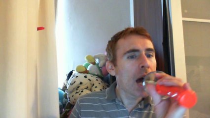 Wiwi égratigne "dans mes yeux" de Toma