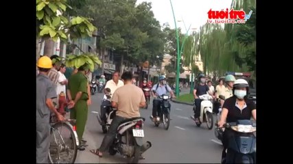 Người phụ nữ tâm thần nhảy kênh