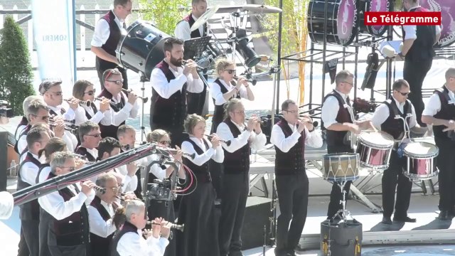 Interceltique 2014. Championnat des bagadoù : la prestation de Locoal-Mendon.