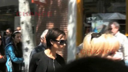 Beckham va al 'gym' y deja a sus hijos en el coche