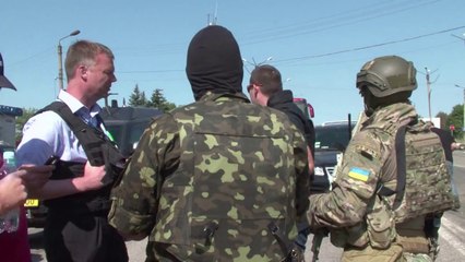 Sigue investigación entre restos del MH17