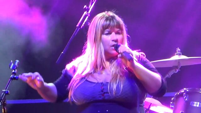 Actu Flayosc Var Concert FaceBooB Musicien/groupe Groupel composé de : Laeti Chanteuse, Djé Batteur, Doumé Bassiste,Guillaume Guitariste, Romain Percussionniste et Guitariste, Franck Guitariste Fête des musiques Samedi 2 août 2014 Flayosc Var