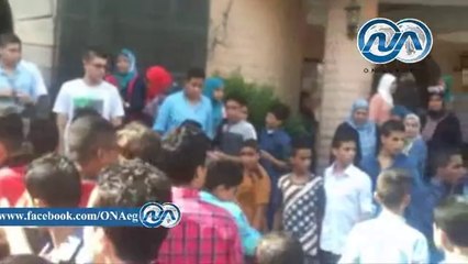 شاهد || مشادات أمام أحد دور العرض للحصول علي التذاكر بمصر الجديدة