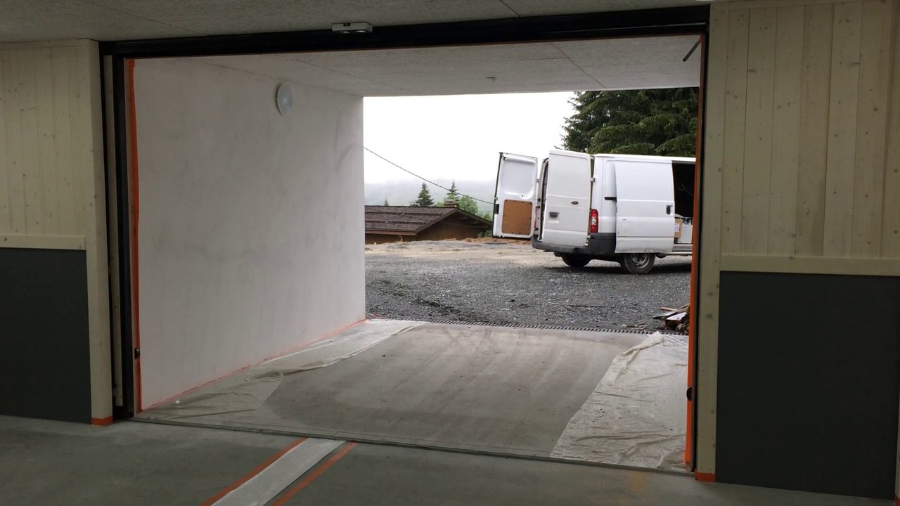 Porte de garage latérale motorisée vue intérieur
