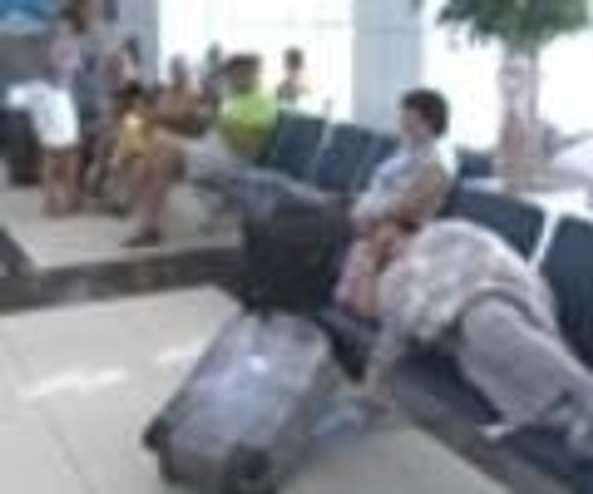 Rus turistler havalimanında mahsur kaldı