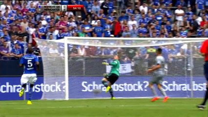 Aarons pokazał klasę w meczu z Schalke