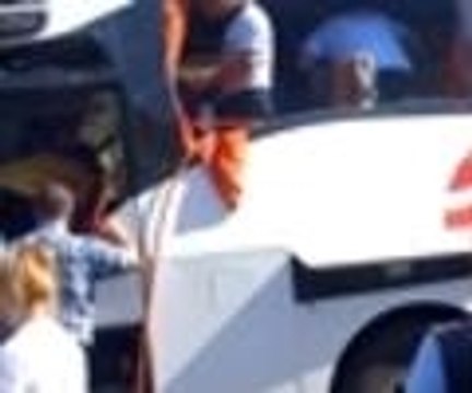 Yolcu otobüsü zeytinliğe yuvarlandı