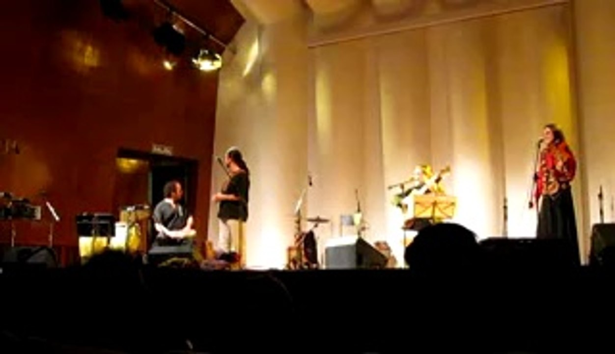 Presentacion musicos Agua de beber (Moraes -Jobin) Por el sur trio