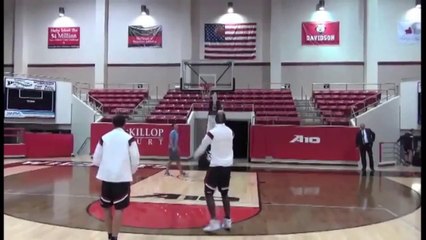 Mario Balotelli playing basketball and Amazing one handed Dunk