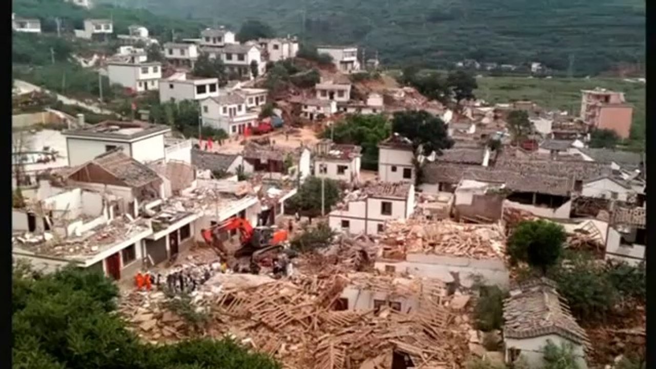 Rescue teams search for China quake survivors, Premier visits quake epicenter