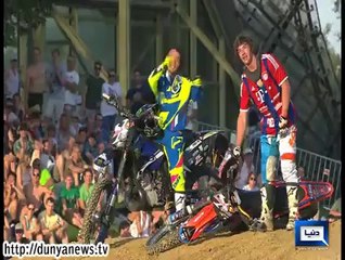 Dunya News - German bikers stun crowd with their stunts