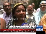 Fight between Director & Female DO Officer Sindh Education Dept. on Karachi Street