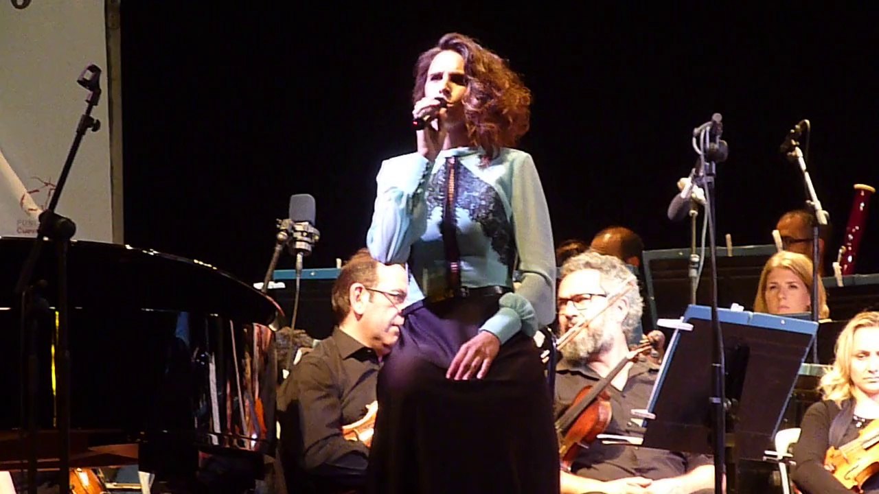 Nuria Fergó: concierto en Nerja - Canción "¿Y ahora qué?"