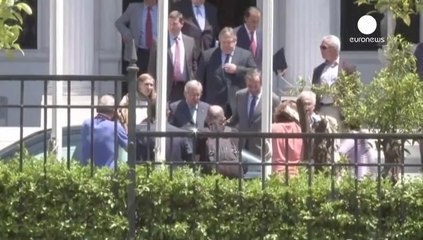 Juncker apuesta en Atenas por el crecimiento y el rigor presupuestario