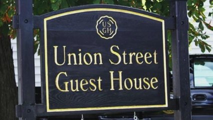 Hotel Threatens to Charge Guests $500 for Negative Online Reviews