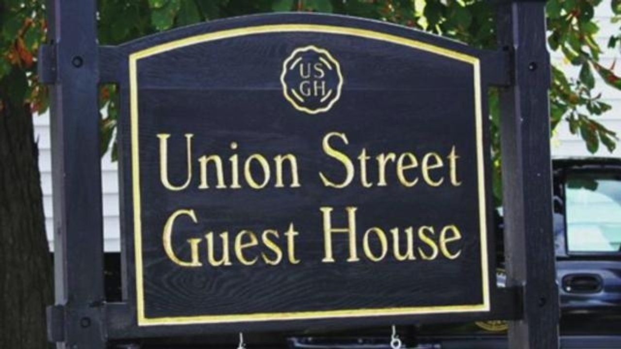 Hotel Threatens to Charge Guests $500 for Negative Online Reviews