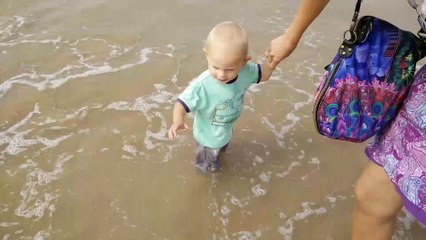 Loris découvre la mer