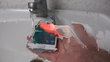 Samsung Galaxy S5 Mini - Water Test (4K)