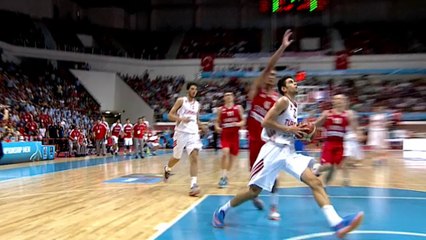 Basket - Le superbe dunk renversé de Korkmaz