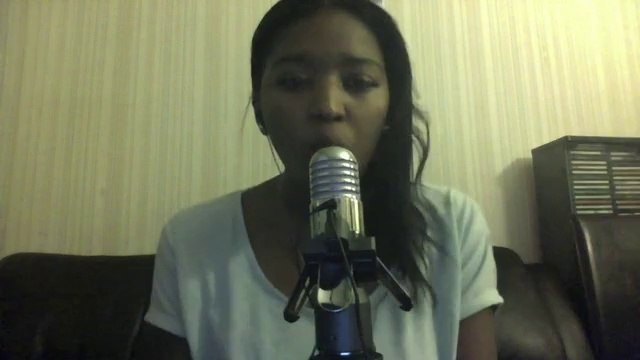 REGARDER ET COMPARER CETTE REPRISE DE MAMA DO - DE PIXIE LOTT PAR CLELIA UNE TCHADIENNE