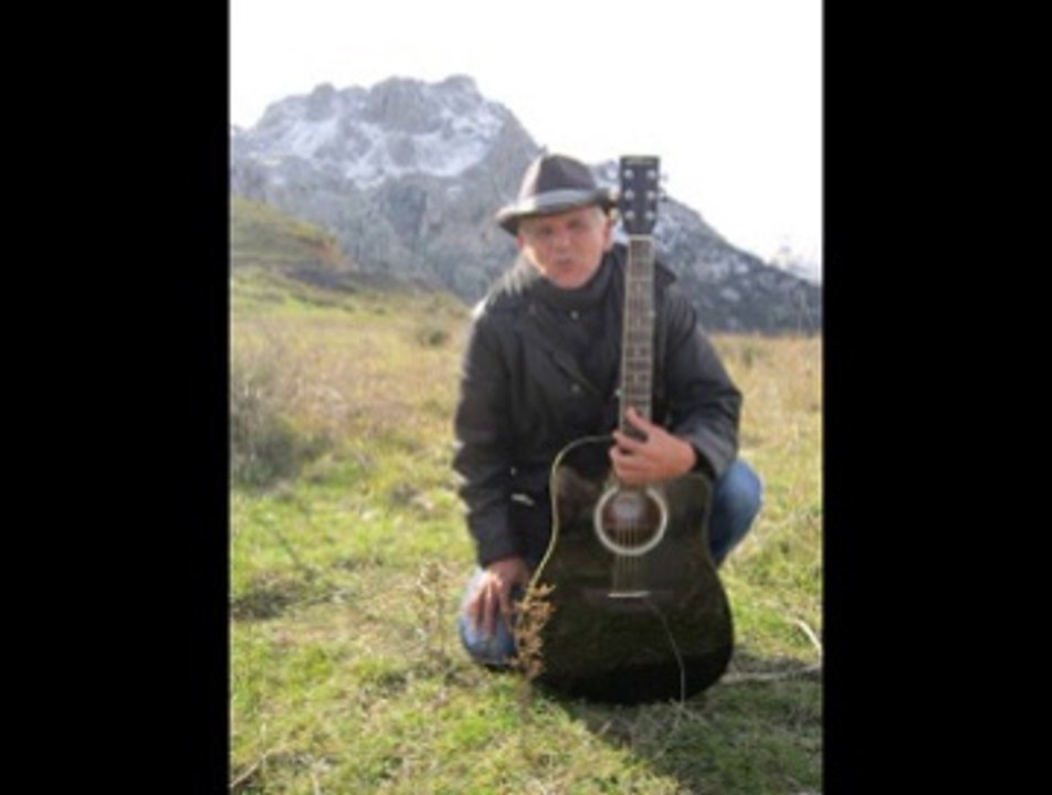 Said Kessas "Tirewla " chants et dance Kabyle....