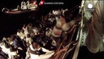 Sicilya açıklarında kaçak göçmenleri taşıyan tekne battı: 2 ölü