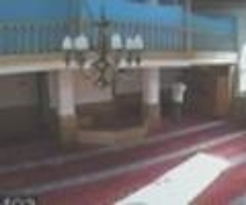 Önce soydu, sonra dua etti.