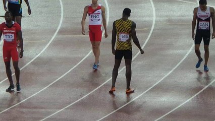Usain Bolt danse juste avant le départ! Fun...