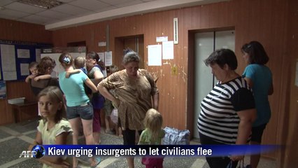 Ukraine closes in on rebel bastion, urges civilians to flee