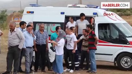 Yolcu Otobüsü Çarptığı Otomobille Şarampole Yuvarlandı 33 Yaralı