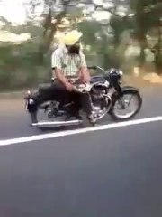Daha önce böyle motor kullanan gördünüz mü