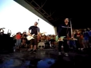 Blink 182 - All the Small Things(clip)