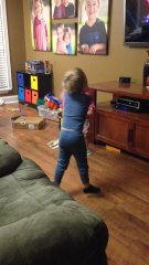 4-year-old twins have living room dance party