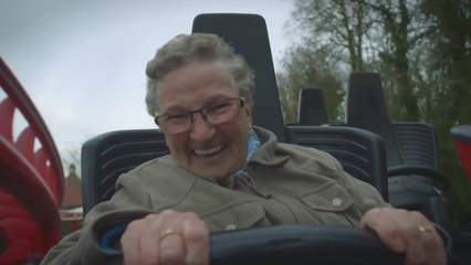 Grandma Rides Roller Coaster For the First Time