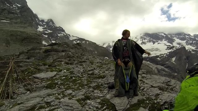 Jaw-Dropping Wingsuit Proximity Flying