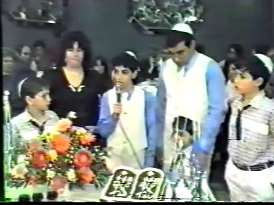 אבישי צור בטקס הבר מצווה שלו - 1986.