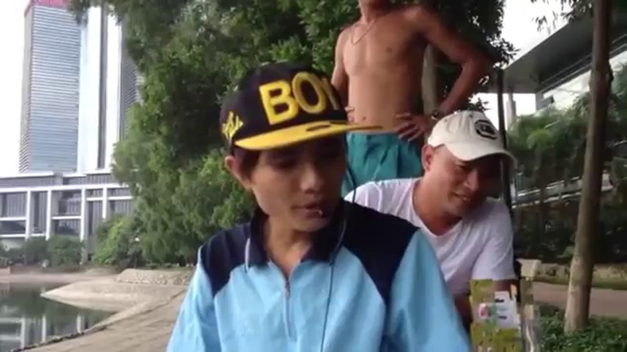 Tình Anh Không Đổi Thay - Anh Chàng Vui Tính Bán Rong Đã Trở Lại.