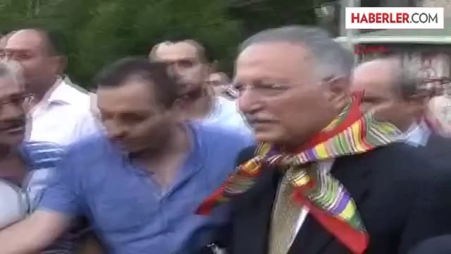 Ekmeleddin İhsanoğlu: Bu Yarış Çelebice, Efendice, Kibarca Olsun Haberine Ek