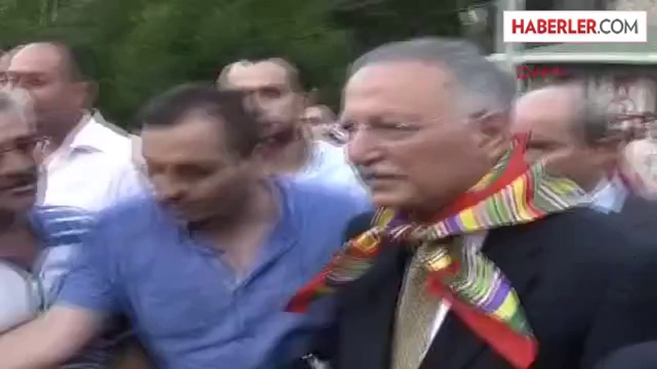 Ekmeleddin İhsanoğlu: Bu Yarış Çelebice, Efendice, Kibarca Olsun" Haberine Ek