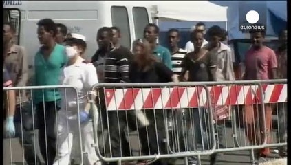 Italy: Navy brings 1,500 migrants ashore in Salerno